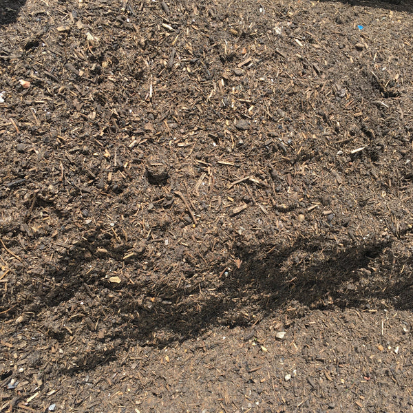 PAS 100 compost, a high-quality, certified organic compost produced to meet the UK’s standards for safe and sustainable waste recycling. Ideal for enriching soil, improving fertility, and promoting healthy plant growth, it’s perfect for gardens, landscaping, and agricultural use